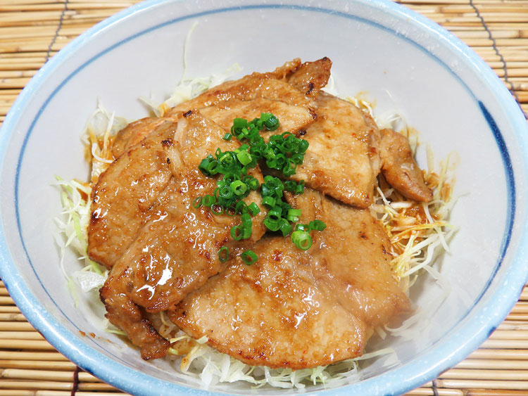 秩父豚みそ丼　《お新香・味噌汁付》　1,100円/税込